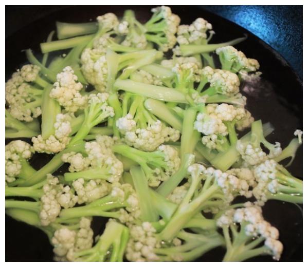 王花菜图片 c9c5b1bc115a4f49acfed0401de7b10e.jpeg