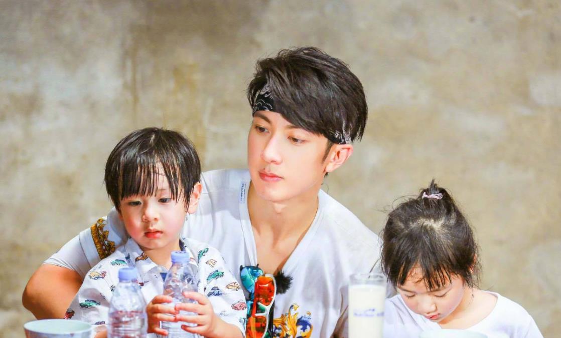 雷佳音的女儿 d69537fb6023425985eb9a62368a6b15.jpeg