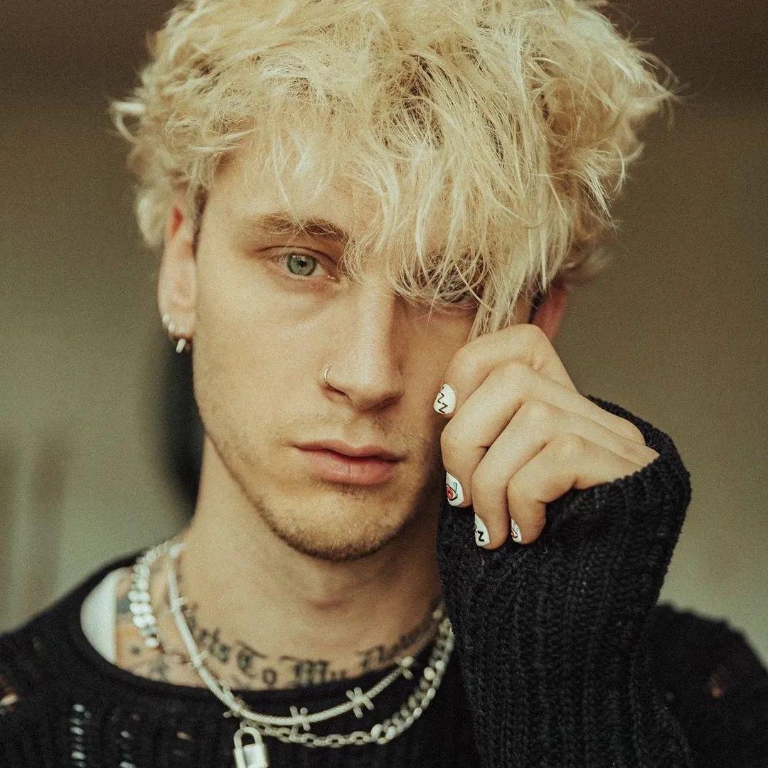 machine gun kelly 于隔离期间启动了一项名为「lockdown sessions」