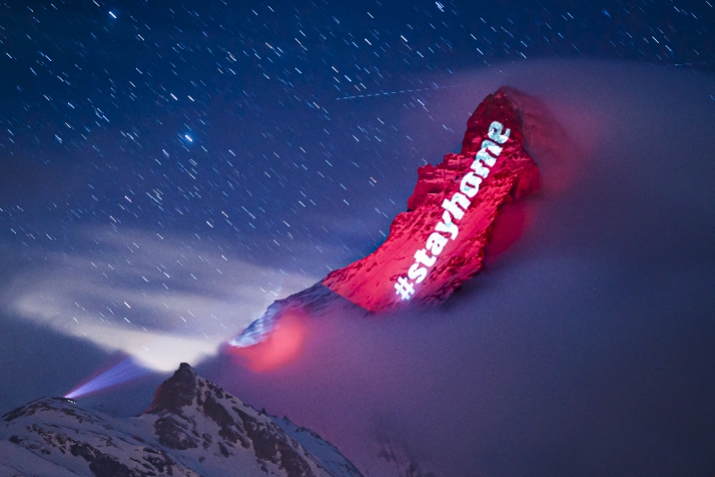 震撼一幕！瑞士疫情過拐點，五星紅旗「印」上馬特洪峰 國際 第4張