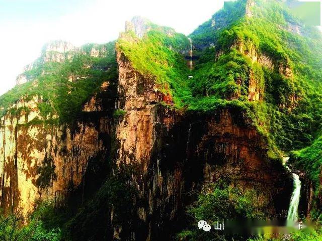 天脊山景区位于山西平顺县城东南,天脊山以其古朴原始的自然风光