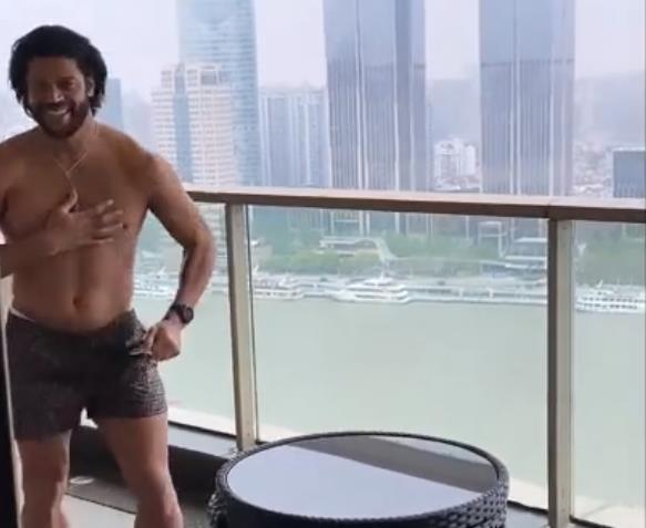 八块腹肌练成了一块 f0af66240a764c8591b95f0470559008.jpeg