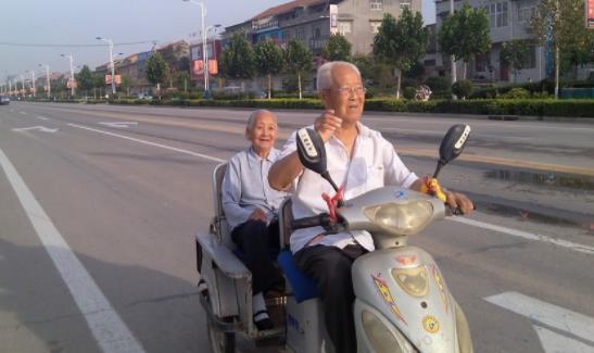 幸福的老夫老妻，会有这些瞬间