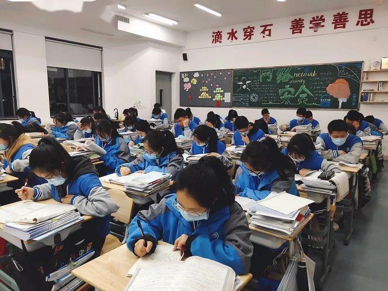 校园新闻硬核护学安心复学长兴太湖高中学生返校复学工作安全有序