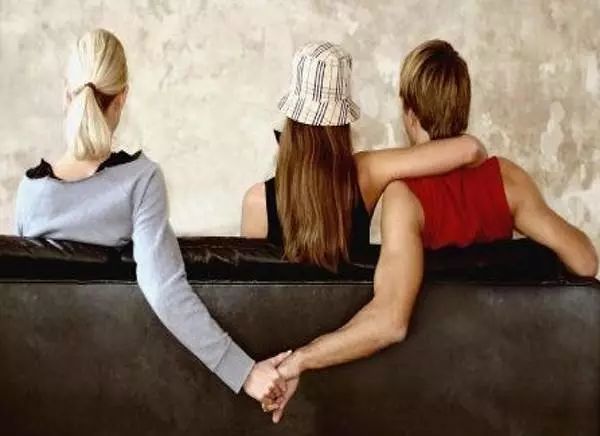 什么是精神出轨的男人 150a28862e2a4c4e91e20de7120889a6.jpeg