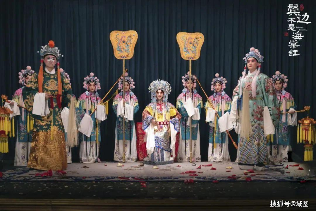 戏服里有大文章:从京剧行头里感受国粹的博大精深