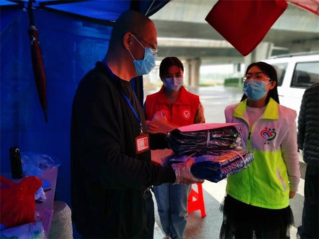 学雷锋标兵詹逸男凝聚温暖力量绽放志愿风采