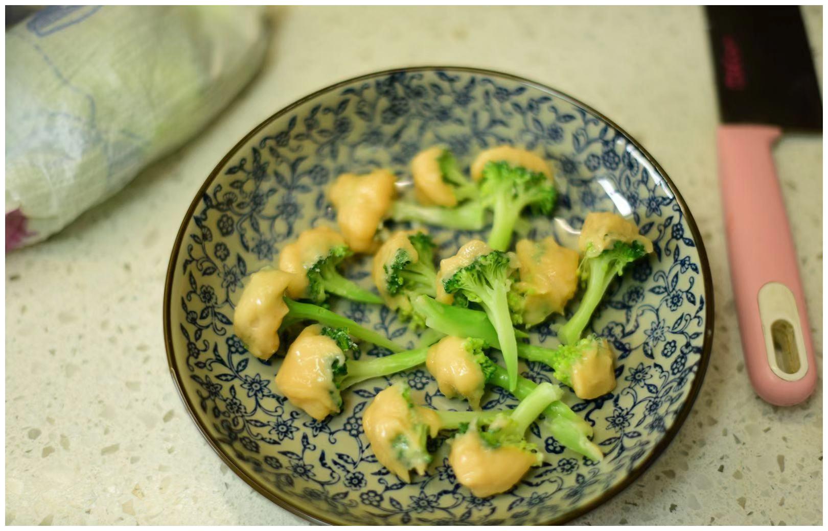 八个月宝宝的辅食西兰花怎么做 3901e71a1680436ab60023196aadbaf7.jpeg