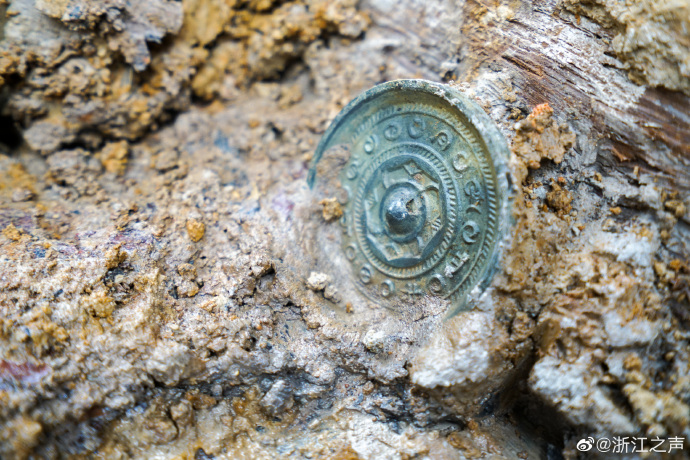 『进行』浙江长兴发现罕见西汉独木棺 将进行省首例实验室考古，