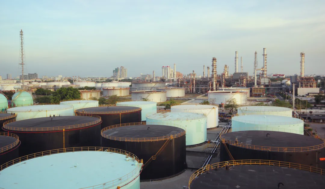 现在该担心的是，世界石油体系崩溃的政治后果