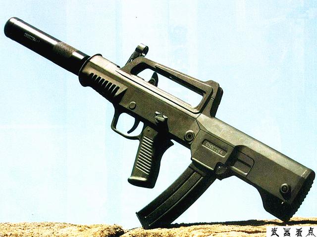 军事丨国产微声冲锋枪采用直插式四排50发弹匣持续火力更强悍
