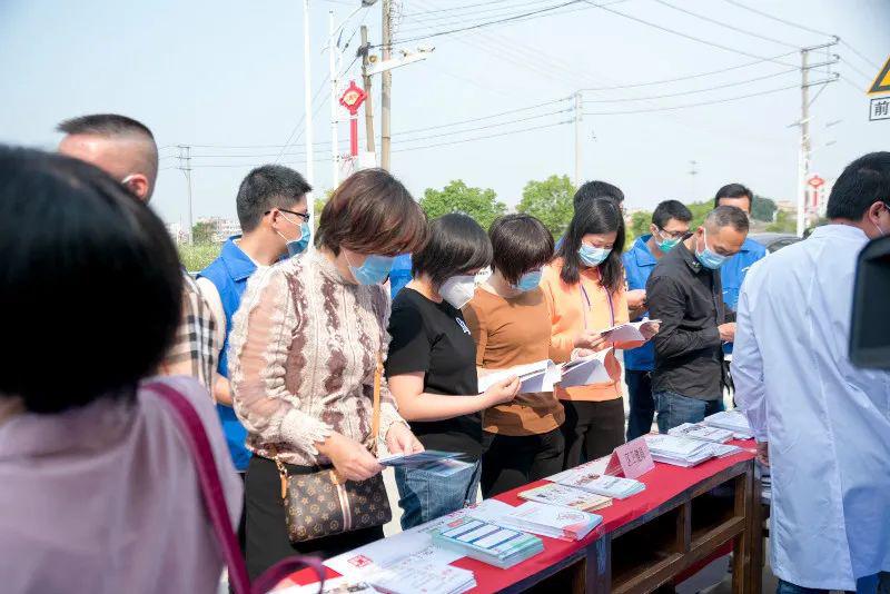 虹作街道党工委书记高思发,街道办事处主任肖植锐,党工委副书记方梦雄