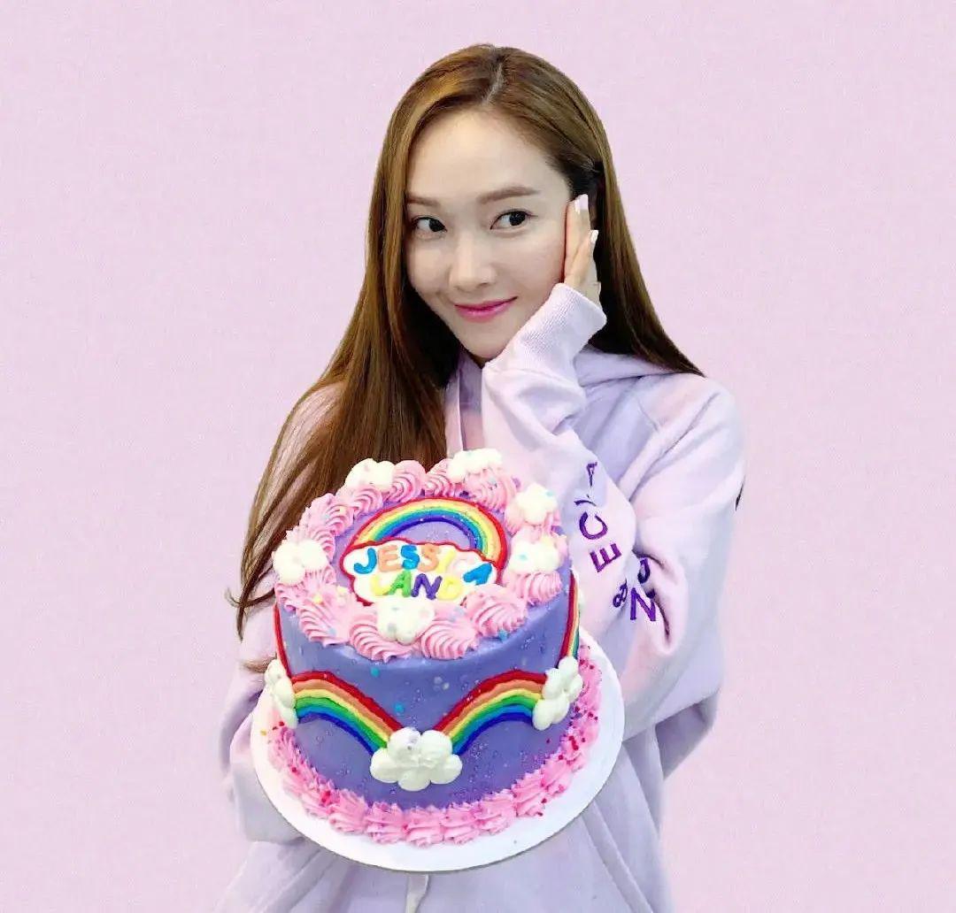 4月18号是jessica郑秀妍31岁生日,娱乐圈众多好友都为她送上了祝福.