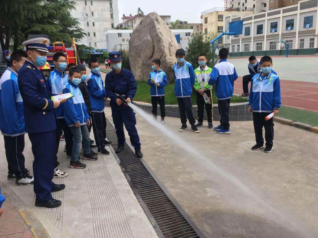 渭滨大队深入滨河中学,烽火中学,金建路中学,金陵小学,经二路小学等