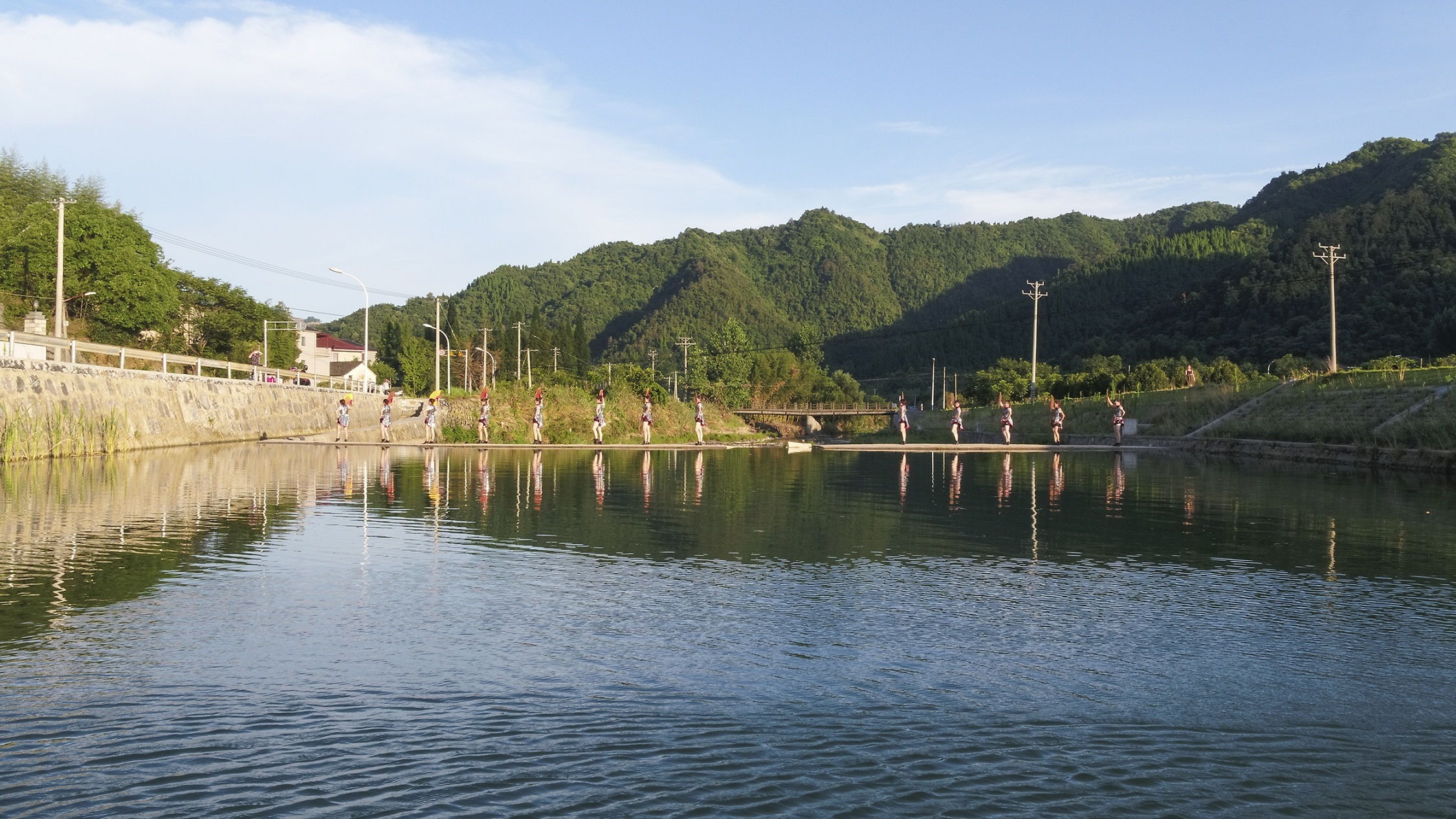 浙江杭州万市镇绿水潺潺沁心脾