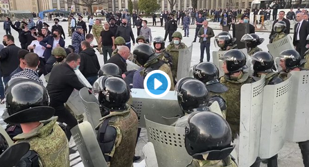 俄羅斯上千人抗議「居家隔離」： 顧不上保持「社交距離」，還有不少人未戴口罩 國際 第2張