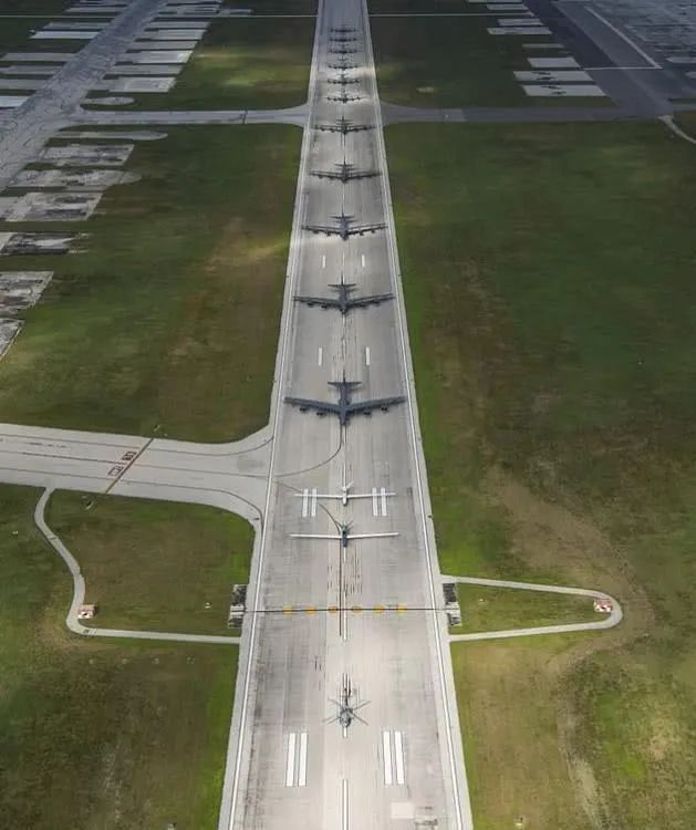 秀完肌肉就跑!美军B-52轰炸机撤离关岛 专家: