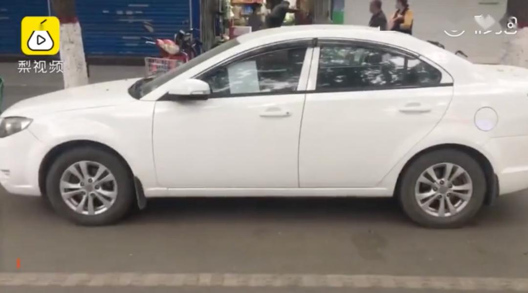 车子违停在路边,交警却在罚单上写:“不罚,