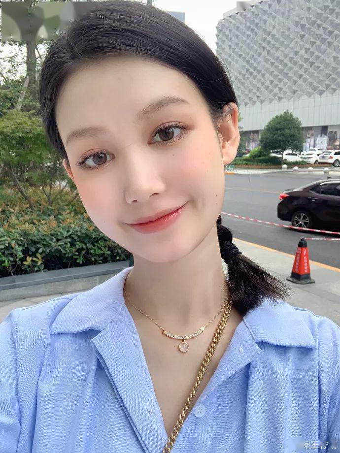 雪梨家最美网红模特曾因太美遭受校园暴力,如今靠生图