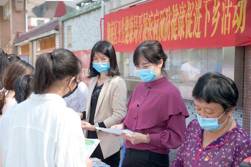 虹作街道党工委书记高思发,街道办事处主任肖植锐,党工委副书记方梦雄