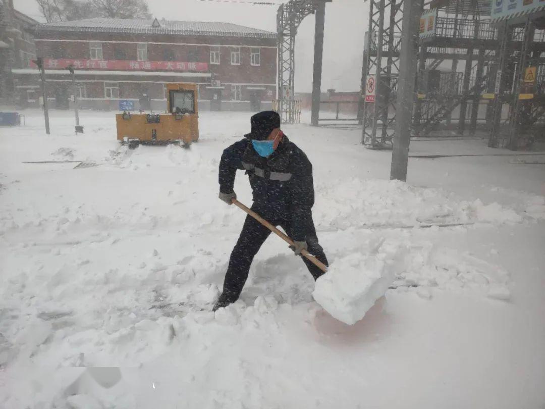 齐地区丨抗击风雪中的身影!