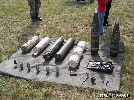 pzh2000自行榴弹炮所使用的弹药展示