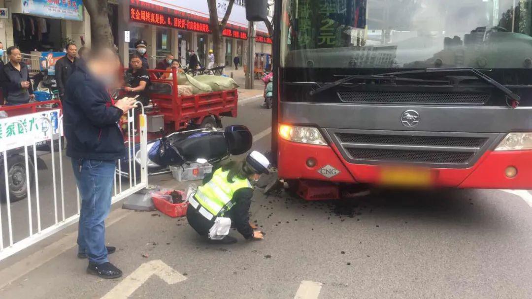 资阳两电动车擦挂酿车祸,一电动车主逃逸后被抓