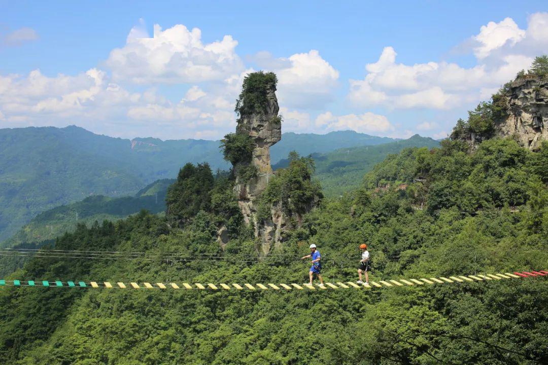 活动拥抱石柱赢大奖万寿山景区拥抱石柱创意自拍大赛惊喜突袭