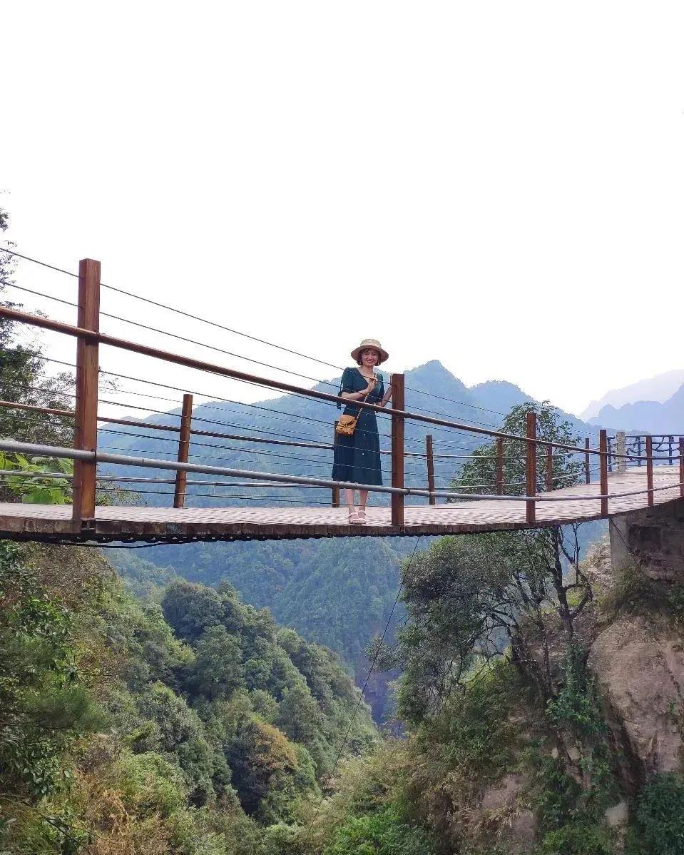 邀您免费畅游金秀巴勒山玻璃栈道,打卡天空之城