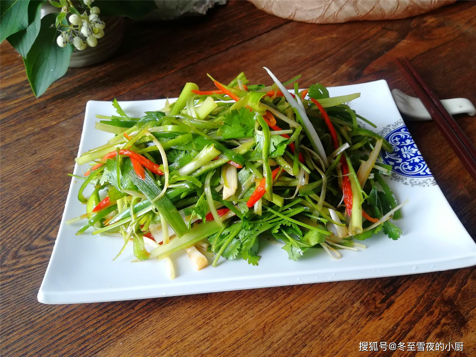 【老虎菜】老虎菜是东北比较有特色的凉拌菜,口感清爽脆嫩,主要是