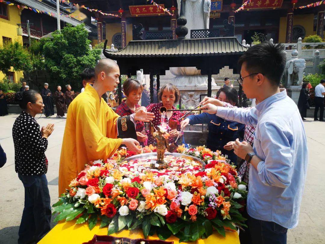 欢喜浴佛 | 持一颗清净心,供一份香花灯,释迦牟尼佛圣诞浴佛线上登记