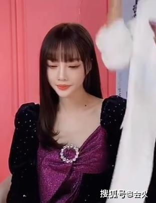 4小时就被打赏85万！李小璐却全程笑容僵硬？看