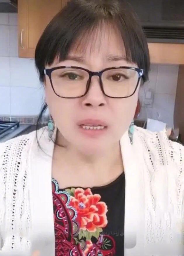 李菁菁亲自回应没有骗粉丝后，委托律师发声明
