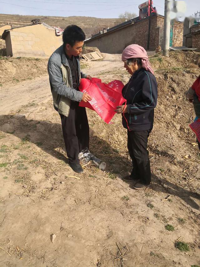 西吉县马建乡进村入户宣传禁种踏查