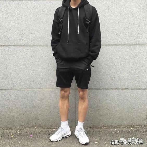 阳光运动男生怎么穿搭_男生阳光休闲穿搭图片