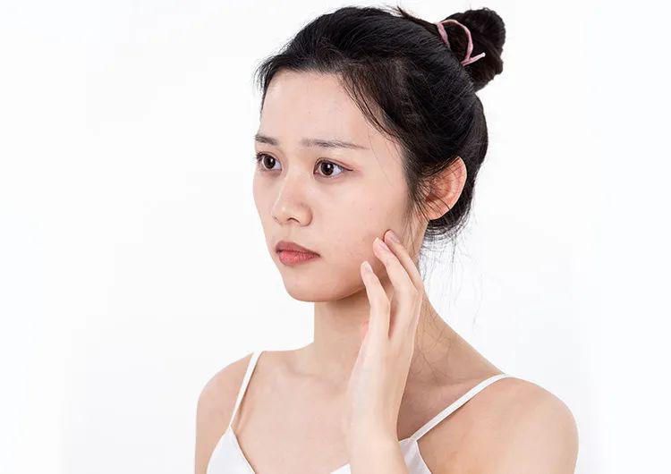 怎么洗脸才不会出油 e376d4e52eb3446e9561e3681c2a3739.jpeg
