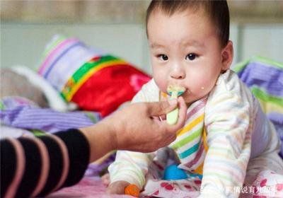 『孩子』医生直言：3种零食再馋也别吃，脾虚长不高7岁女孩2年不长个