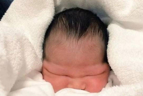 [丑小鸭]丑小鸭迟早会变白天鹅新手爸爸：我女儿好丑！网友：别急