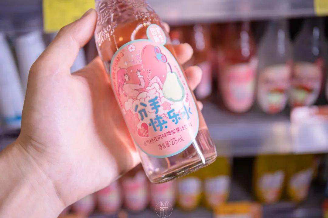 款复古可口可乐,三得利桃子汁,还有目测会大火的汉口二厂"分手快乐水"