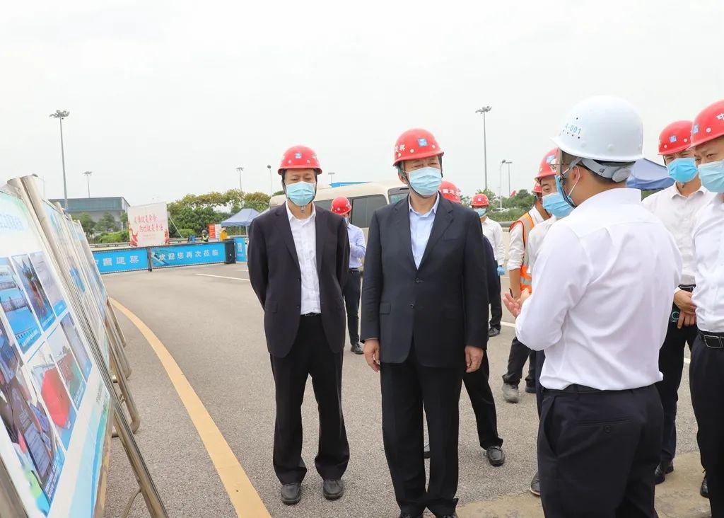 中建八局党委书记董事长校荣春赴广西短期工作