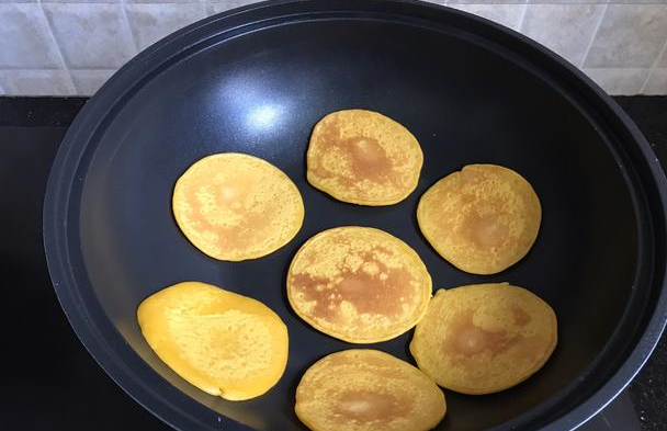 平底锅面包鸡蛋 5a0f873e445246e2ac036a354ed54c72.bmp