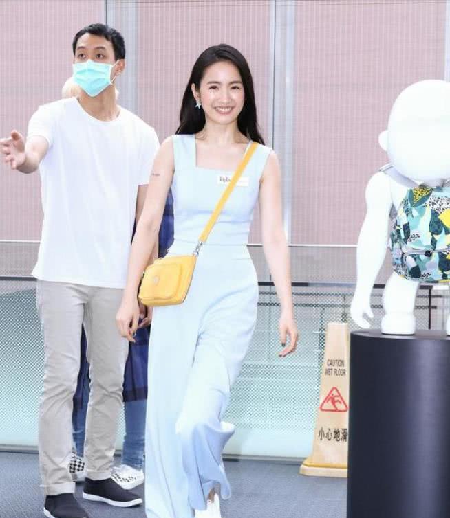 林依晨穿紧身衣仍未怀孕,网友隔空喊话老公"快回来生孩子"