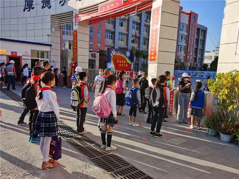 西昌市小学四,五,六年级开学啦!