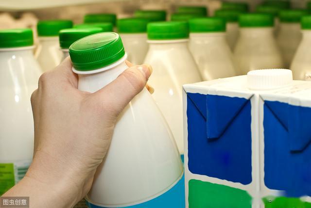 美国疫情为什么要倒牛奶