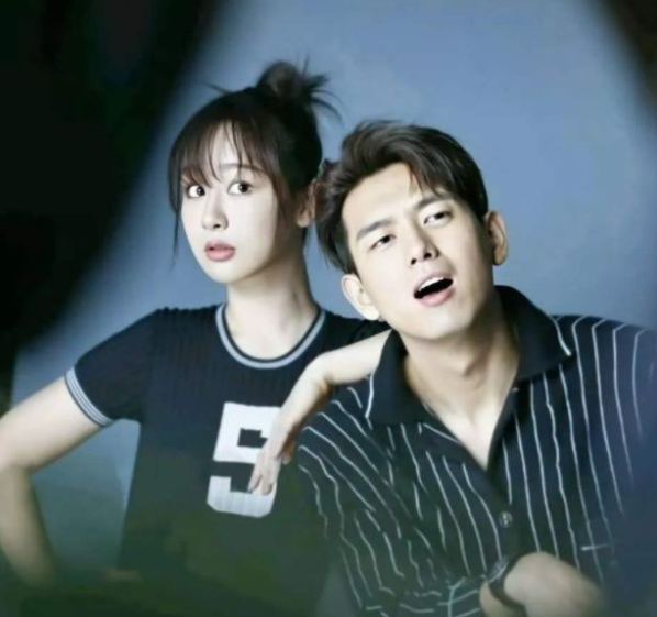 原创 李现恋情刚曝光,肖战就私下偷吻杨紫,坐等官方回复