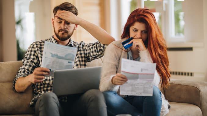 政府都发钱了,美国人咋还上街造反了?