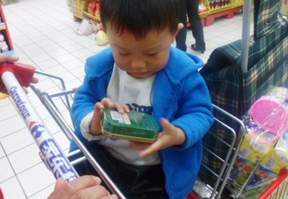 孩子：医生训斥家长：还敢把3种牛奶当宝贝喂？5岁男娃脾虚停止发育
