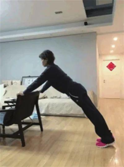 以上每个动作静力性拉伸15至30秒,做3至4组.