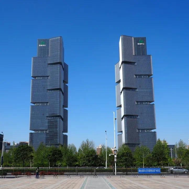 江西南昌——南昌绿地中心 高度:303米 状态:已建成
