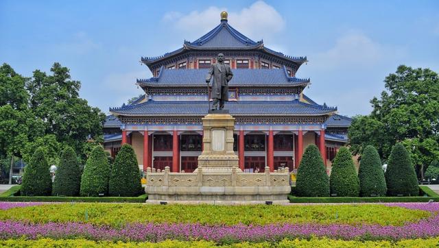 中山纪念堂:是广州人民和海外华侨为纪念孙中山先生集资兴建的